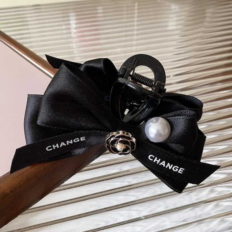 Korean Camellia Flower Hair Claw Pearl Fabric Bow Hair Clips Claw Clamp Elegant Headwear Barrettes Hairpins Hair Accessories Y250808