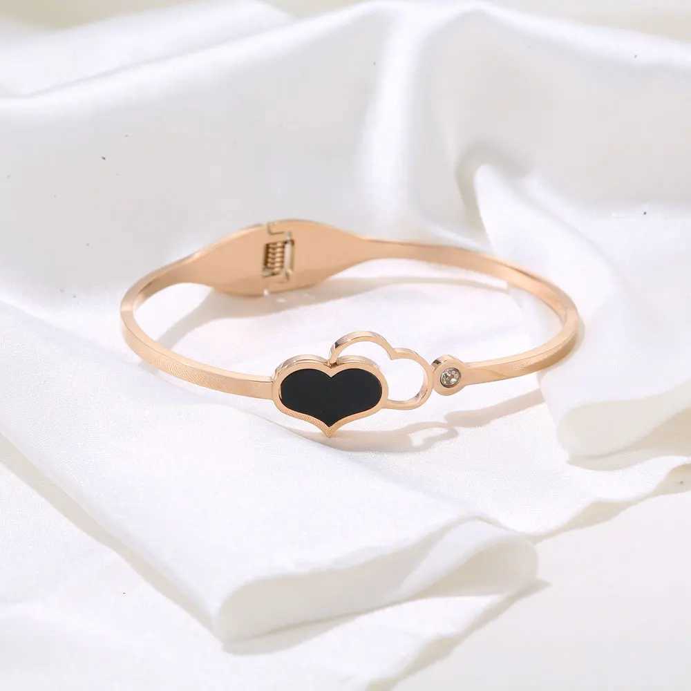 Heart Bracelet For Women 316L Stainless Steel Fashion Jewelry Accessory Cuffs Bracelets Lovers Z250807