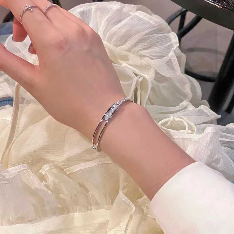 925 Sterling Silver Zirconia Inline Opening Bracelet Glamorous Shiny Hand Jewelry Party Gift Fashion Women Jewelry Z250807