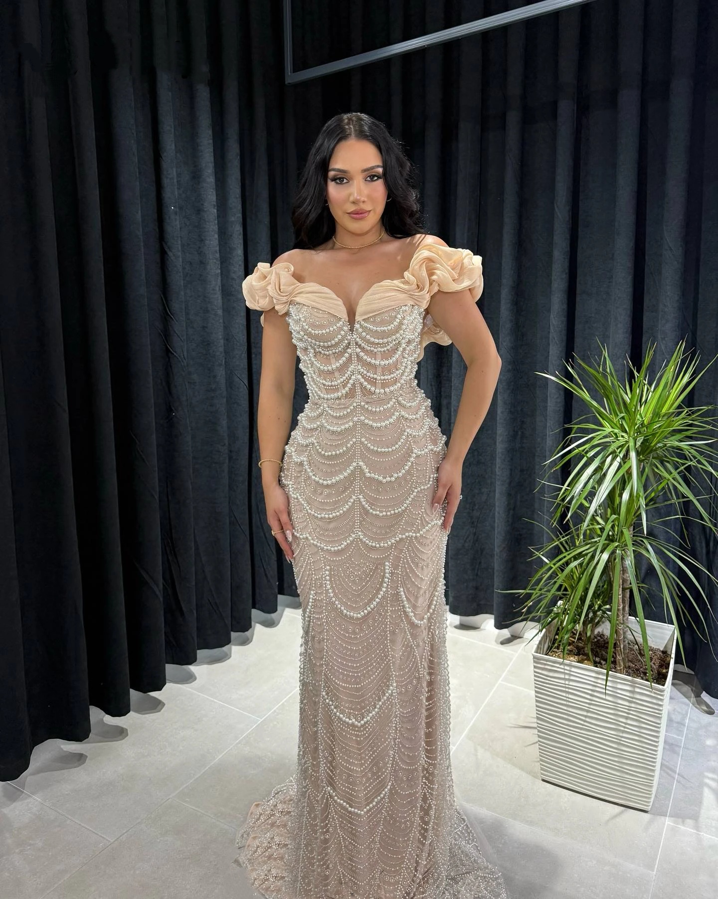 Graceful Evening Dresses Off Shoulder Pearls Prom Gowns Sequins Sweep Train Beading Slim Sweep Strain Customized Vestidos De Noche Plus Size