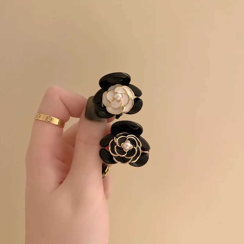 Black Flower Mini Hair Claws Elegant Temperament Camellia Hair Clip Princess Side Clip Women Girls Fashion Bangs Clips Hairpins Y250808