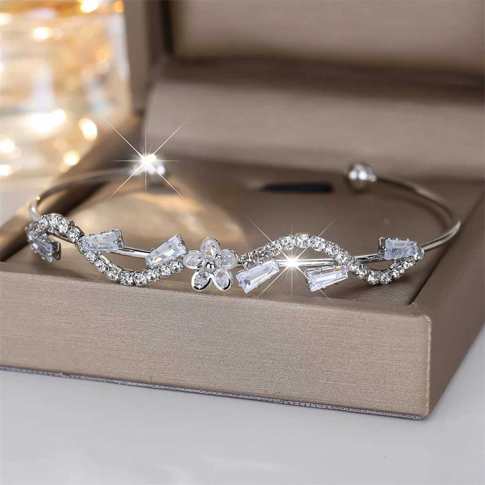White Zircon Cute Wave Flower Open Bangle Bracelets For Women Vintage Silver Color Bridal Bracelet Jewelry Z250807