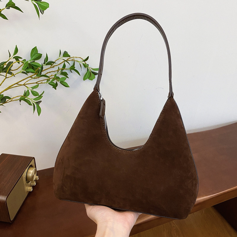 Chic and Practical Underarm Shoulder Bag Ideal for Daily Carrying