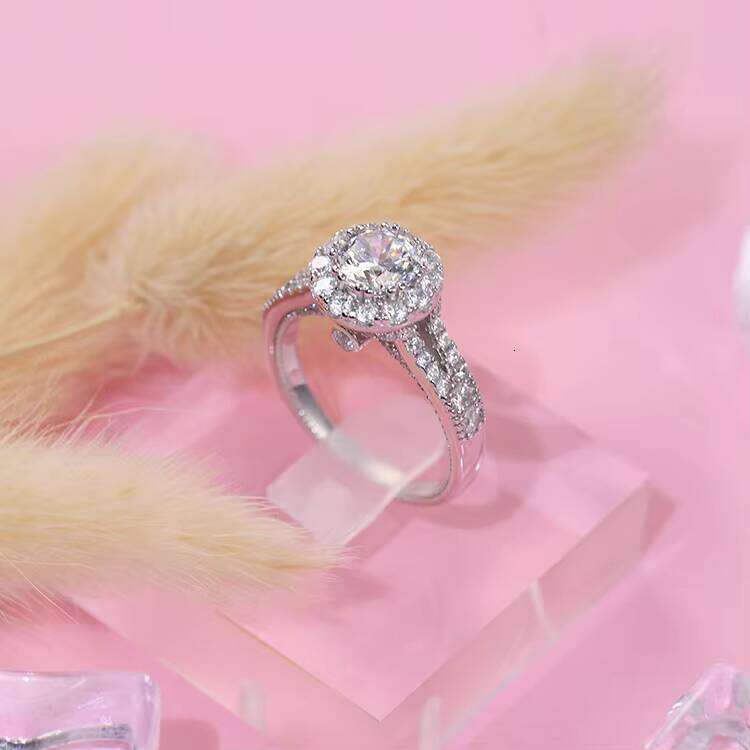 Fine Jewelry 10k/14k White Gold Wedding D Color VVS Clarity Moissanite Dia Ring for Women