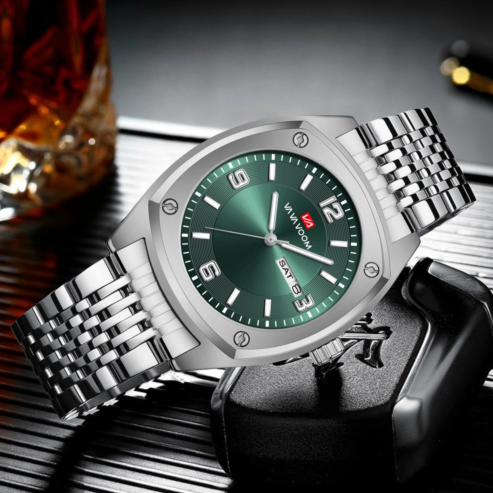 Men Stainless Steel Watch Fashionable Business Style Gold Calendar Quartz Movement Wine Barrel Shaped Casual Sports Watch 250807