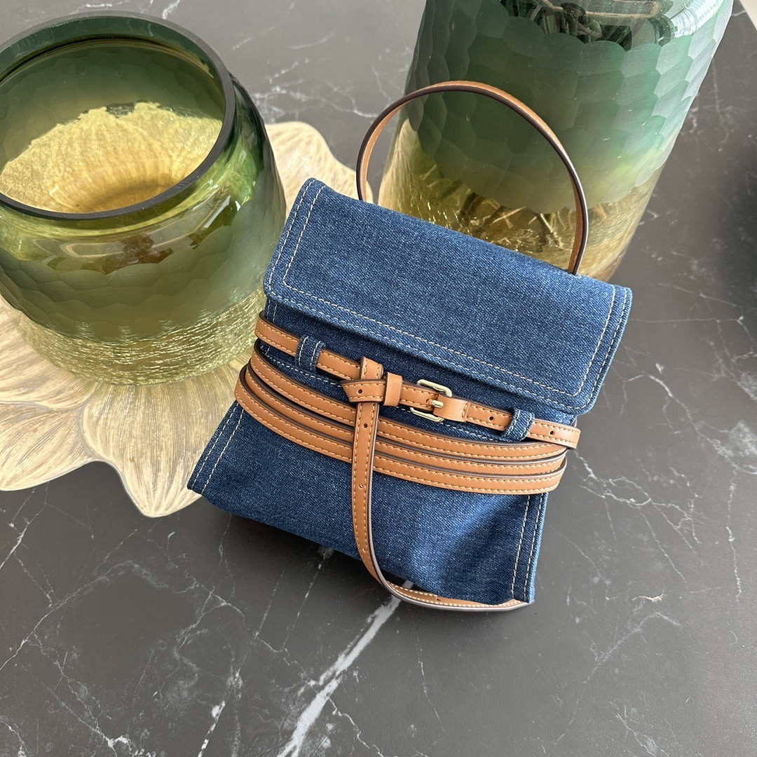 2025 Autumn New Women s Shoulder Bag Retro Cowboy Bag Flip Small Design Belt Women s Crossbody Bag Autumn New Designer Bag Mini Handbag