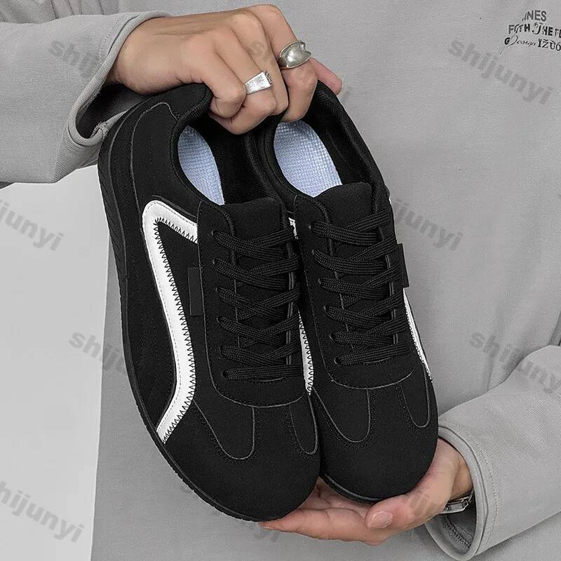 Men's Sneakers Spring Autumn 2025 New Lightweight Comfortable Outdoor Non Slip Casual Shoes Fashion Cross Tied Soft Sole Flats ddmysaturn