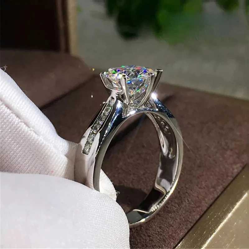 Huitan Round Cubic Zircon 6 Claw Setting Rings for Women Luxury Fashion Silver Color/Rose Gold Color Wedding Band Finger Jewelry Y250808