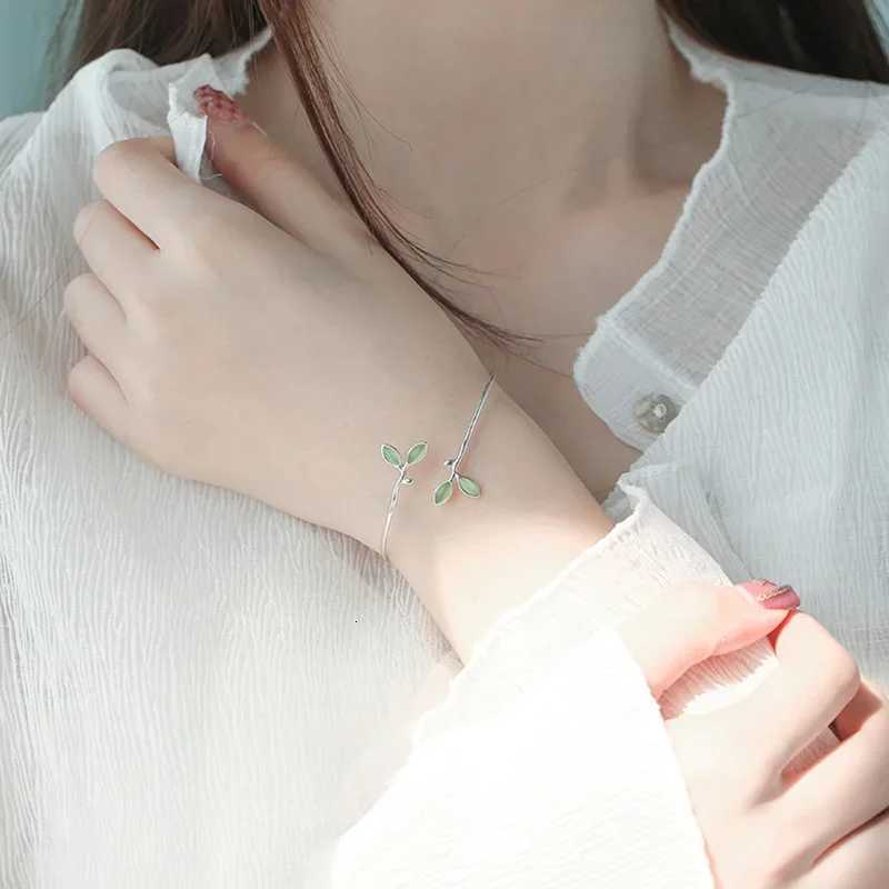 Exquisite Bangle for Women Green Opal Leaf Twigs Branch Jewelry Girl Gift Luxury Designer Bracelet Wrist Decoration Accessories Z250807