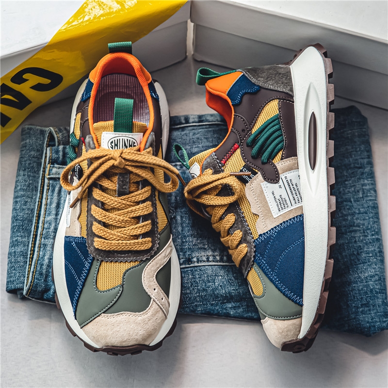 The new men's lightweight thick-soled sports shoes for the autumn of 2025 are trendy and versatile low-top casual sneakers