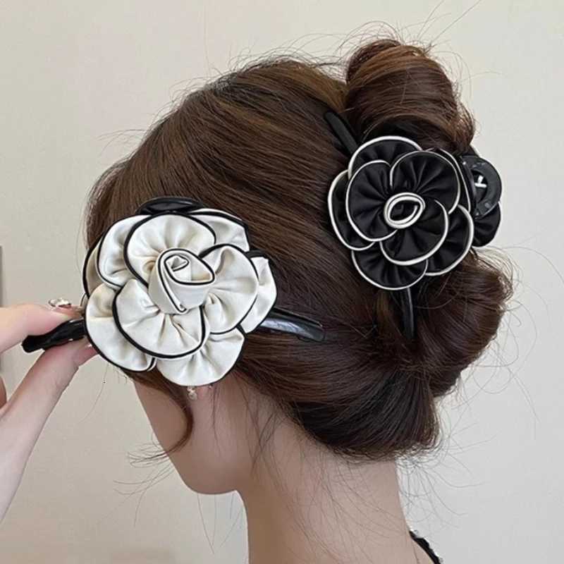 Korean Fabric Camellia Flower Hair Claw Elegant Temperament Hair Clips for Women Barrettes Headband Girls Hair Accessories Y250808