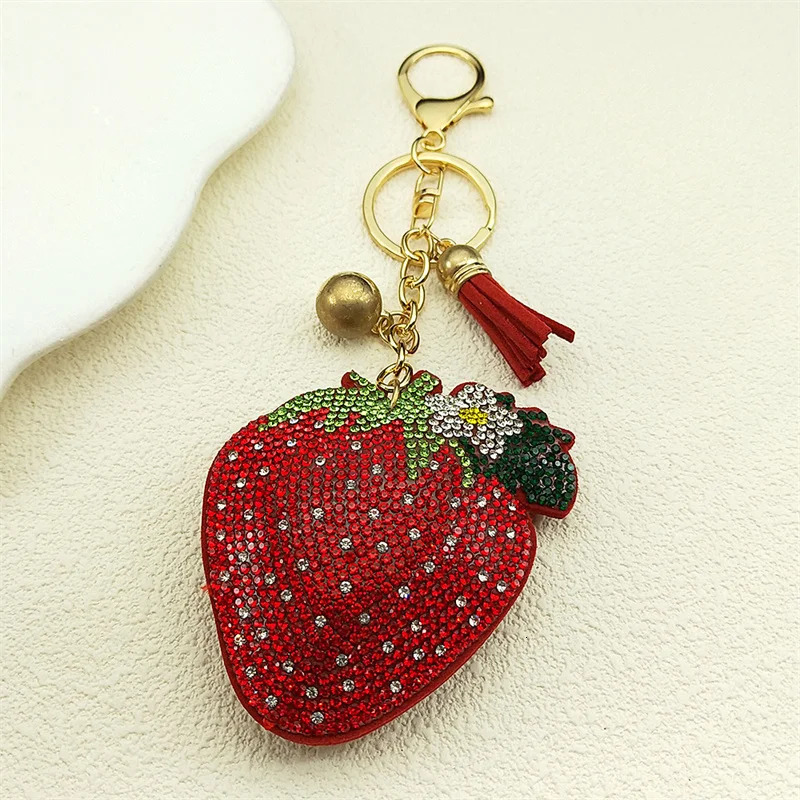 Fashion Strawberry Fruits Keychain Gold Color Tassel Flower Keyring Holder Jewelry porte 250807
