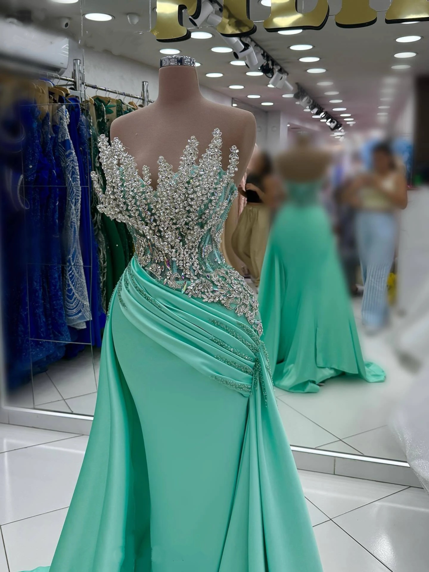 Fashion Crystal Evening Dresses Strapless Prom Gowns with Detachable Train Sequins Sleeveless Customized Party Vestidos De Noche Plus Size
