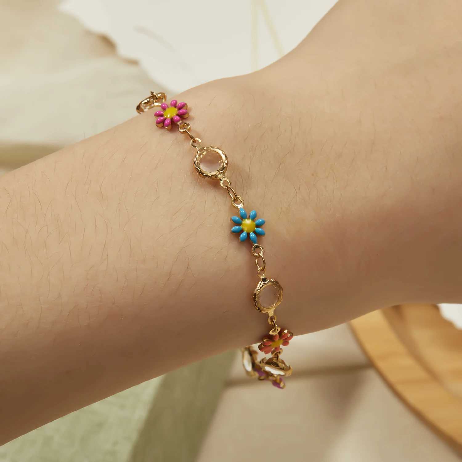 Korean Multicolor Daisy Flower Charm Bracelet for Women Fashion Butterfly Pearl Love Heart Adjustable Bangle Girls Party Jewelry Z250807