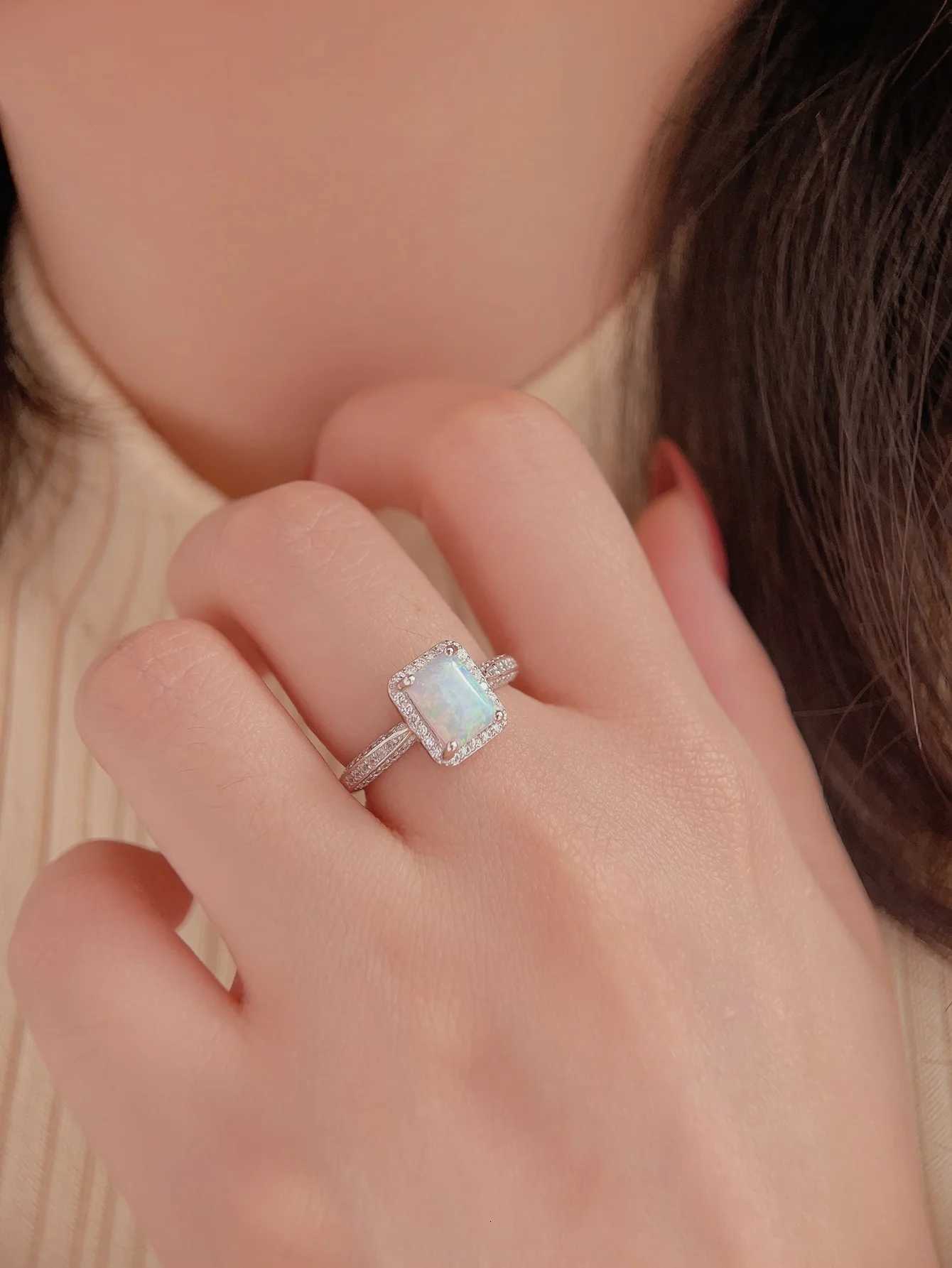 2023 European and American New 100% S925 Sterling Silver Square White Opal Set with Diamonds Fashion Advanced Design Sense Ring Y250808