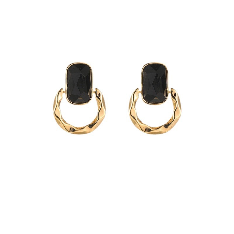 2025 New Arrival Women Minimalist Geometric Square Stud Earrings Small Batch Design Vintage Chic High End Jewelry
