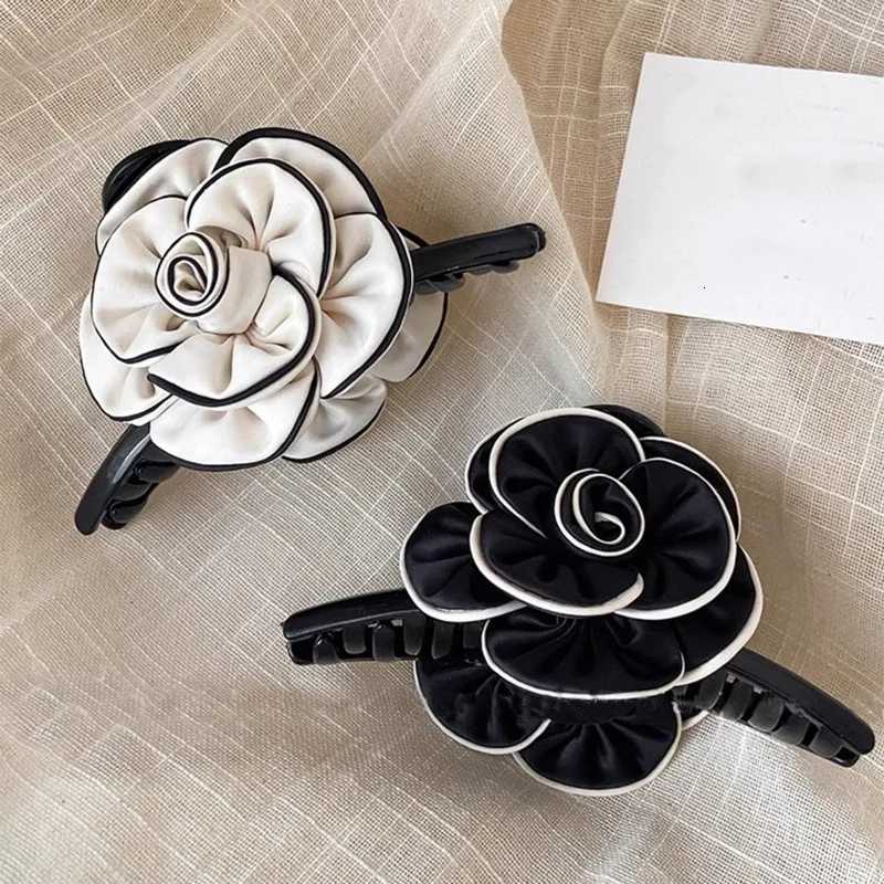 Korean Fabric Camellia Flower Hair Claw Elegant Temperament Hair Clips for Women Barrettes Headband Girls Hair Accessories Y250808