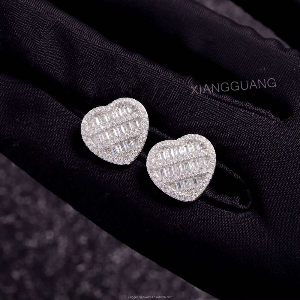 Fashion Jewelry Love Heart Design High Quality Sier Material Bling Dia VVS Baguette Moissanite Stud Earrings for Women