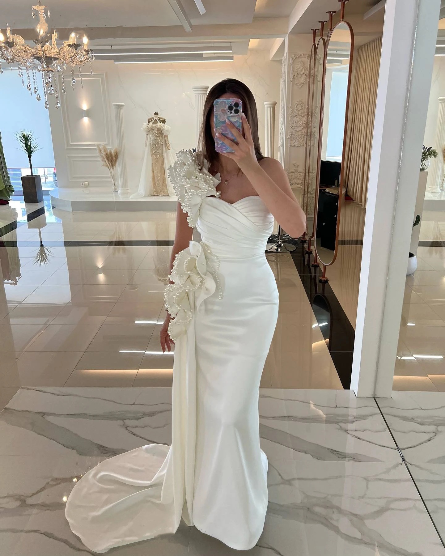 Elegant Pearls Wedding Dresses Ruffle One Shoulder Bridal Gowns with Detachable Train Princess Sleeveless Sweep Train Customized Vestidos de noche