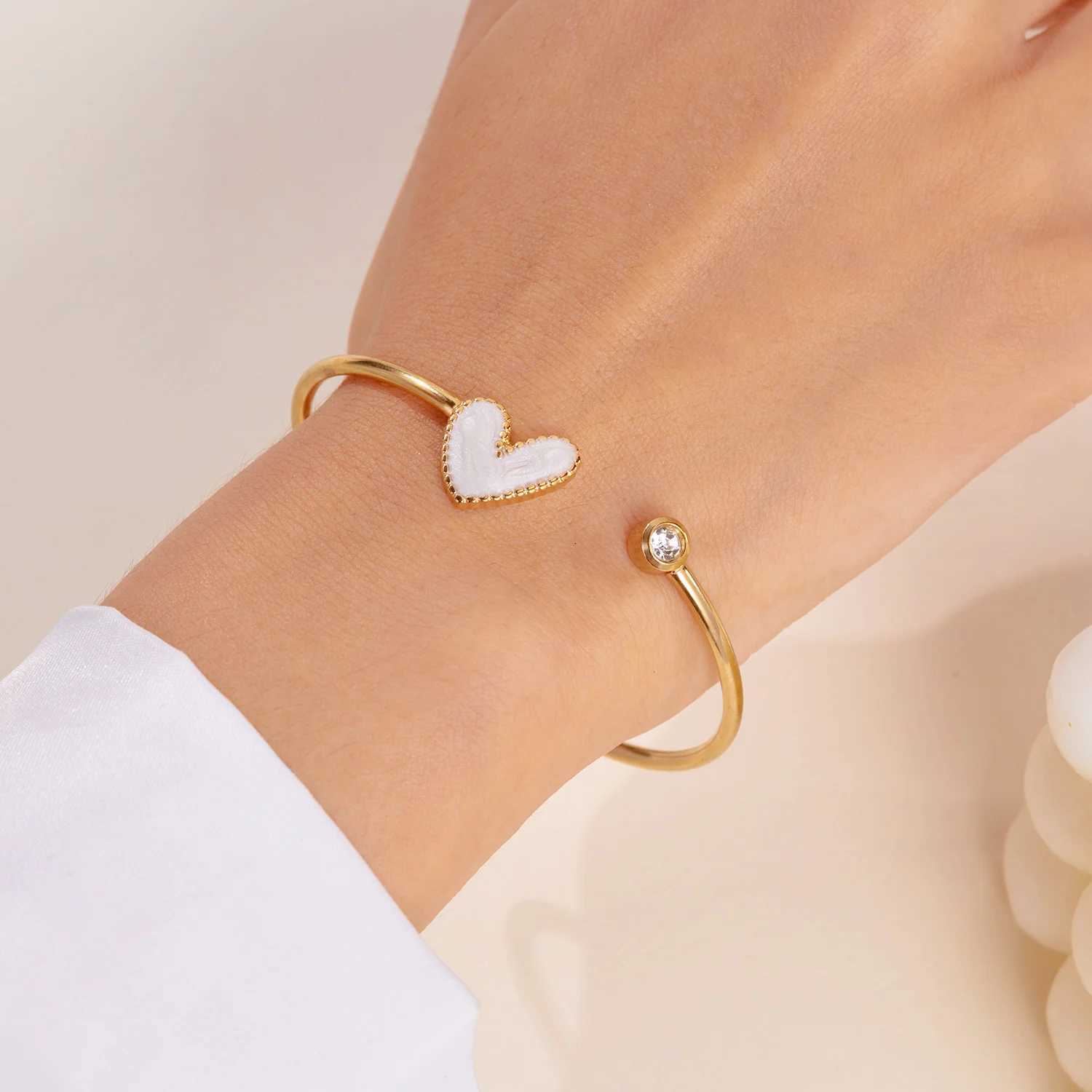 New Trendy Gold Plated Simple Heart Cuff Bangles for Women High Quality Stainless Steel Crystal Bracelets Waterproof Jewelry Z250807