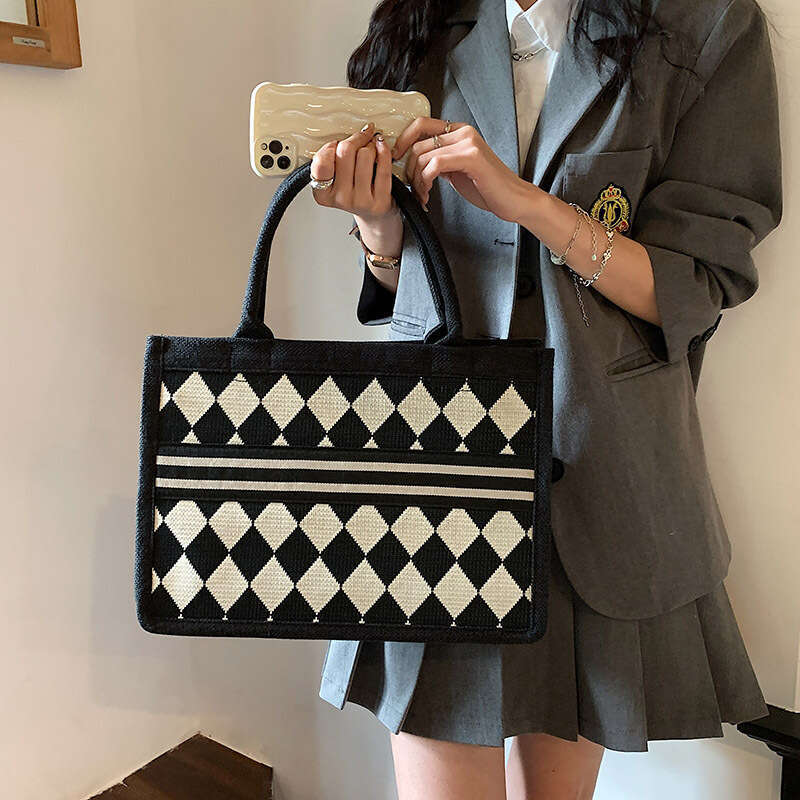 Black and White Checkerboard Large Tote Capacity Handheld Tote bags for Women New Simple Trendy Luxury Designer Fashion Commuting Shoulder Bag