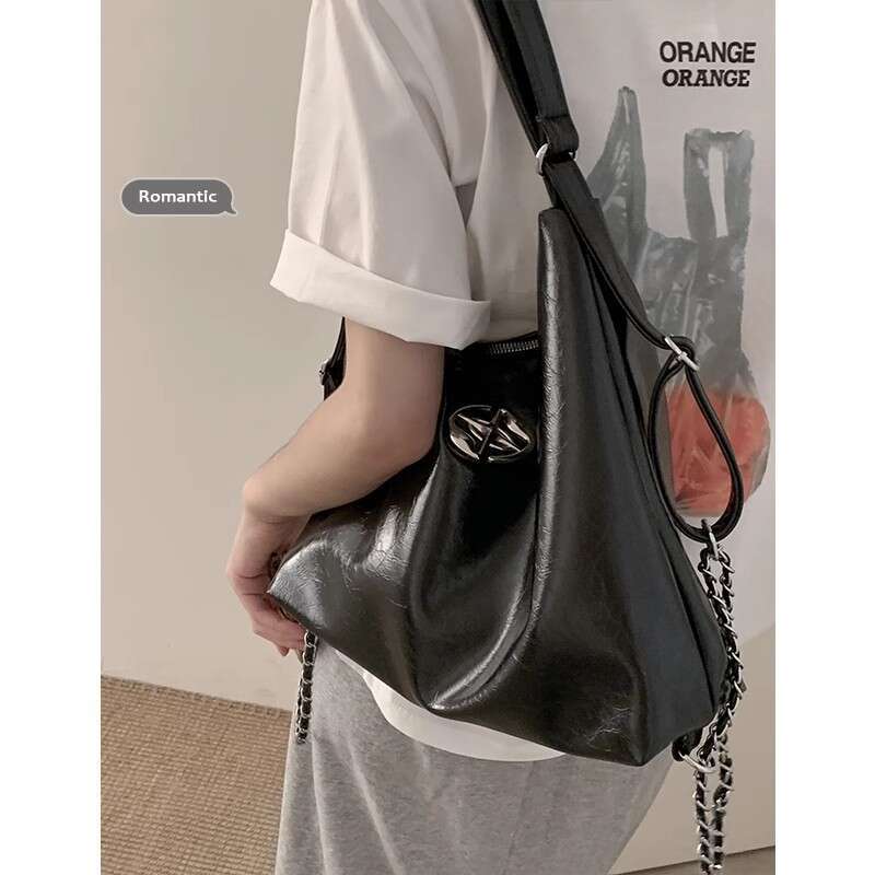 Guangzhou Backpack for Women 2025 New Trendy Fashion Chain bags Designer Bucket Student Large Capacity Tote Bag