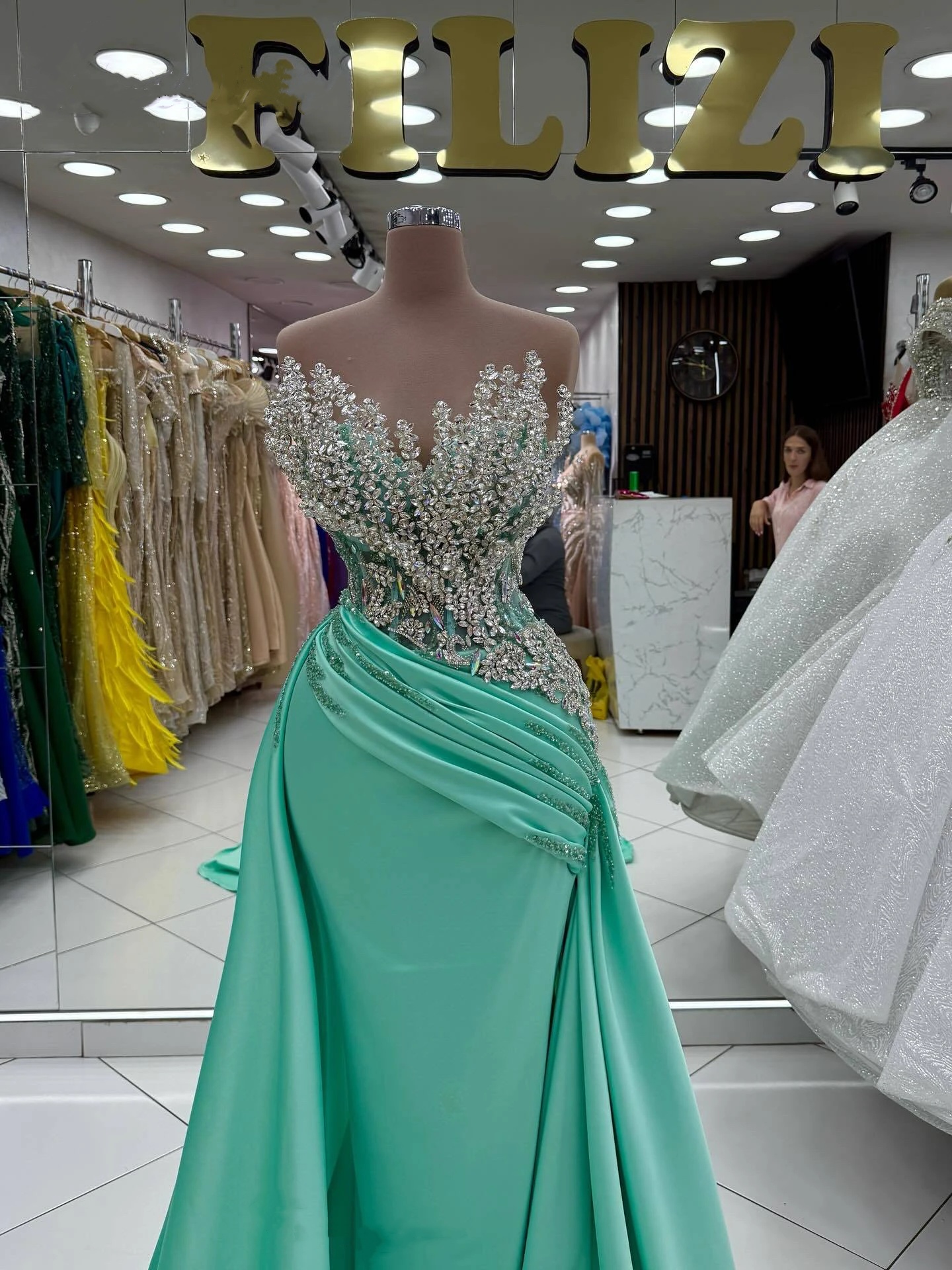 Fashion Crystal Evening Dresses Strapless Prom Gowns with Detachable Train Sequins Sleeveless Customized Party Vestidos De Noche Plus Size