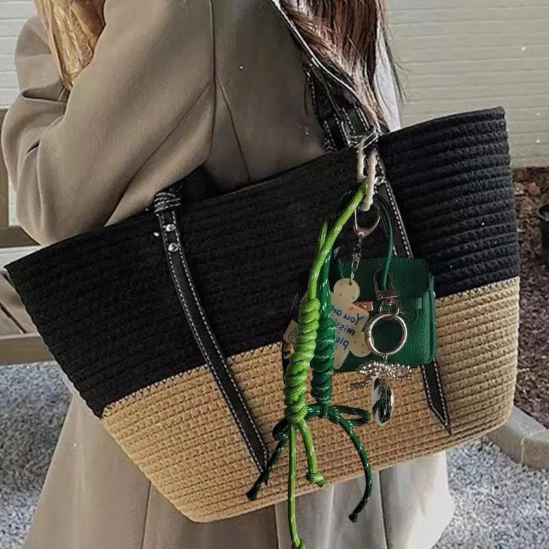 Stylish Bag Pendant Keychain Embellishments For Fashion Enthusiasts C71A 250807