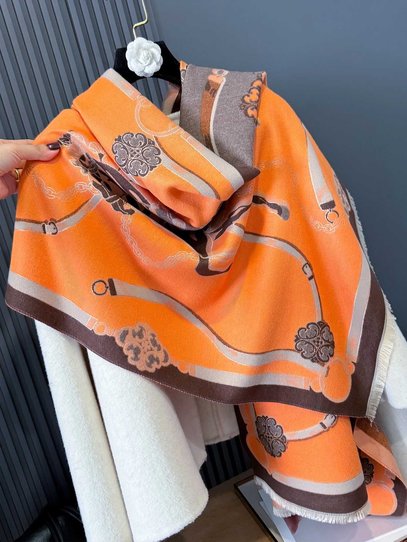 NEW Brand The Horse Design Two-Sided Thickened Pashmina Scarf Blanket Cashmere Short Beard Shawl Winter Keep Warm Female Scarf G250818