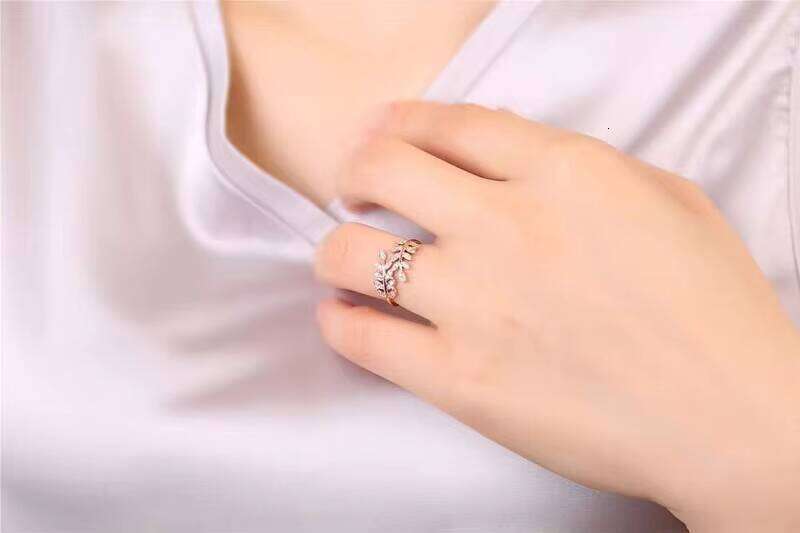 High-end Niche Design Never Fade Leaf Style Open Solid Gold VVS Round Cut Moissanite Engagement Ring for Women