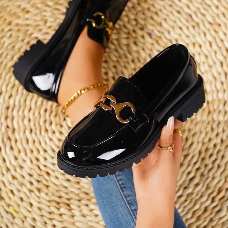 2025 Spring New Womens Black Patent Leather Metal Shallow Flat Shoes Simple Casual Daily Loafers Large Size 43 Luxury Shoes W250808