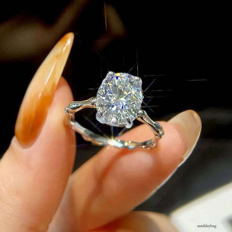 2024 Choucong Wedding Rings Ladies Jewelry Real 100% Sterling Sier Oval Cut White Moissanite Dia Gemstones Party Bamboo Knot Women Ring Gift