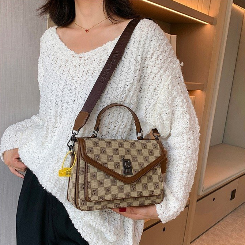 New arrival: vintage checkered small bag, versatile and stylish, single shoulder messenger bag for women