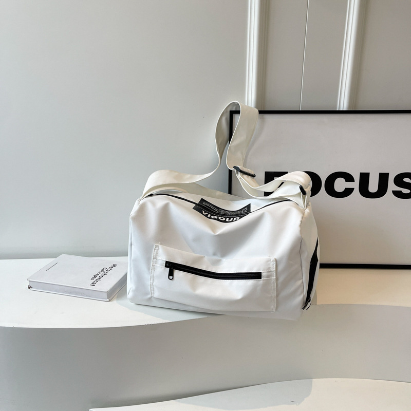 Autumn new lightweight large capacity travel bag fashion minimalist sports fitness bag fashion casual handbag women's shoulder bag niche autumn n
