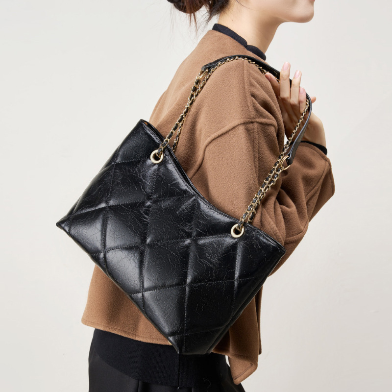Spring Summer Genuine Leather Quilted Bag New Trendy Fashion Large Capacity Women Chain Versatile Internet Celebrity Shoulder Crossbody