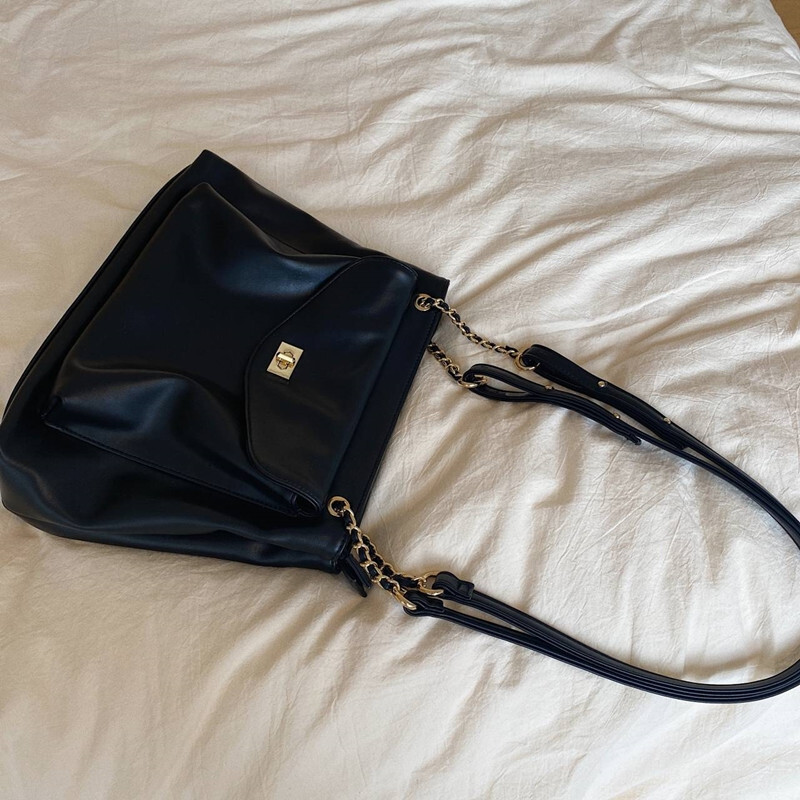 2025 fashion Autumn New Korean Minimalist Style Fashionable Niche Design Large Capacity Retro Women's Crossbody Bag Autumn New Designer Bag New W