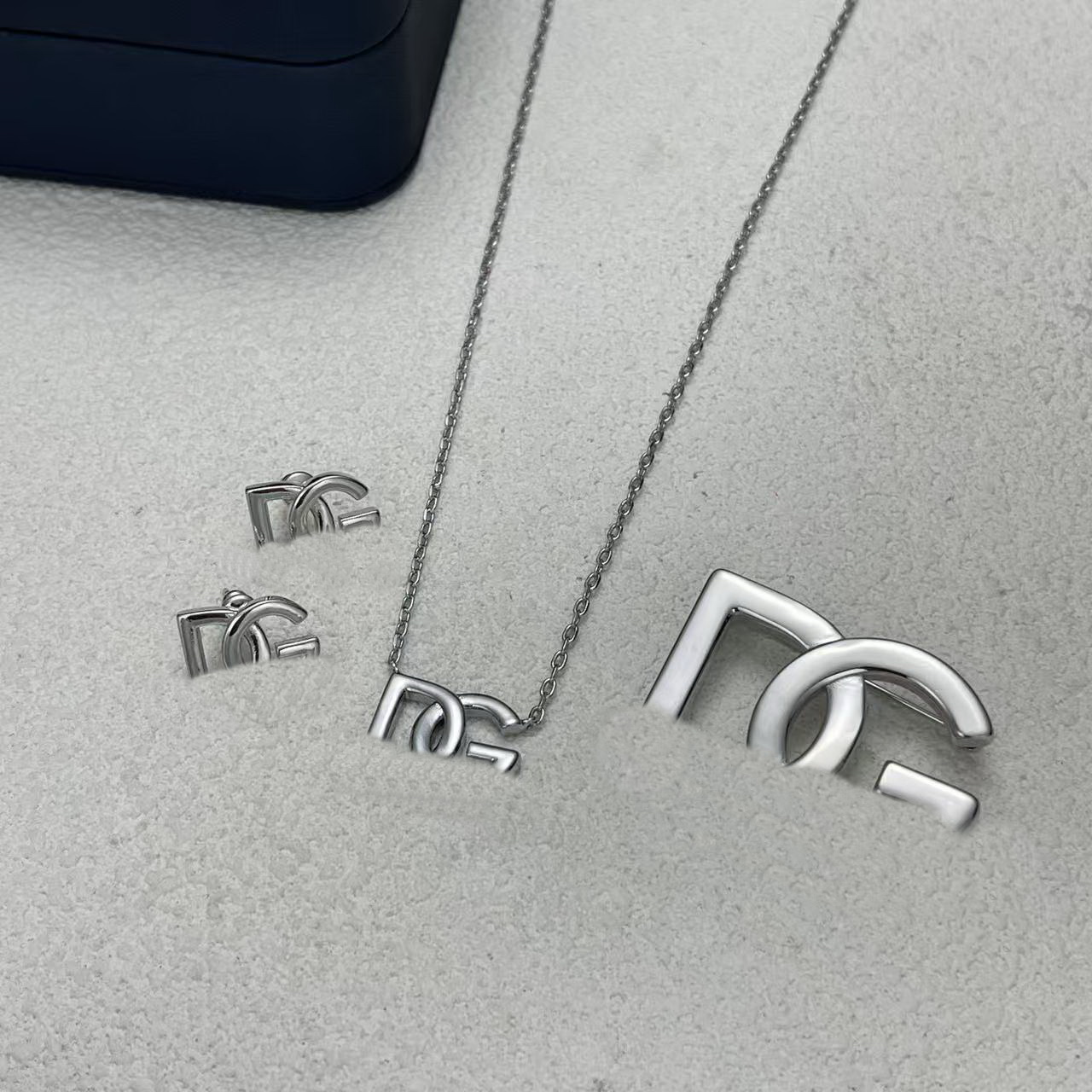 New Designed women letters pendant Necklaces silver Copper Plated pearls Brooch earring fashion Designer Jewelry DG-N0640