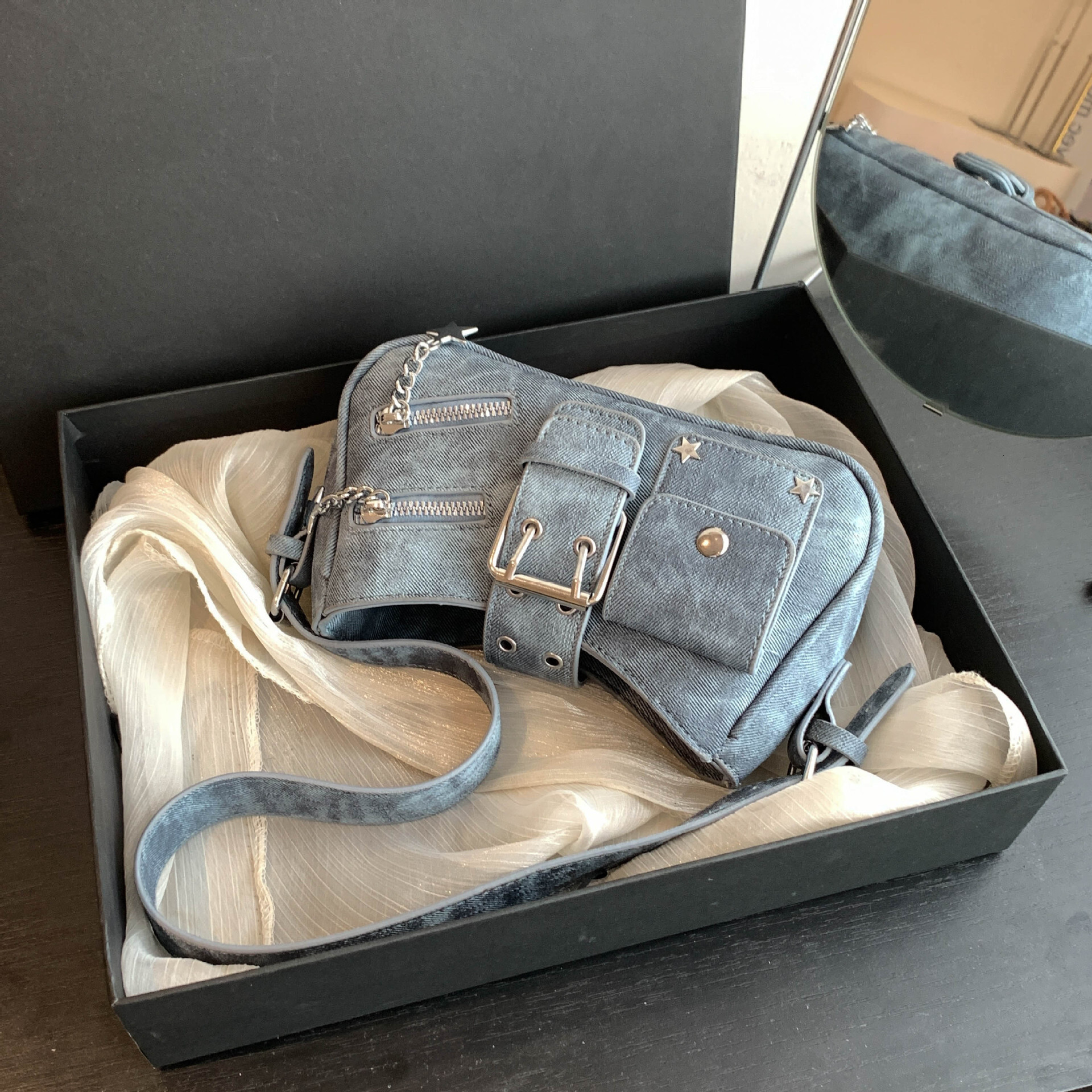 2025 Autumn New niche design Shoulder Bag Spicy Girl Style Armpit Bag Fashionable Crossbody Bag New Women s Shoulder Bag Autumn New Designer Bag