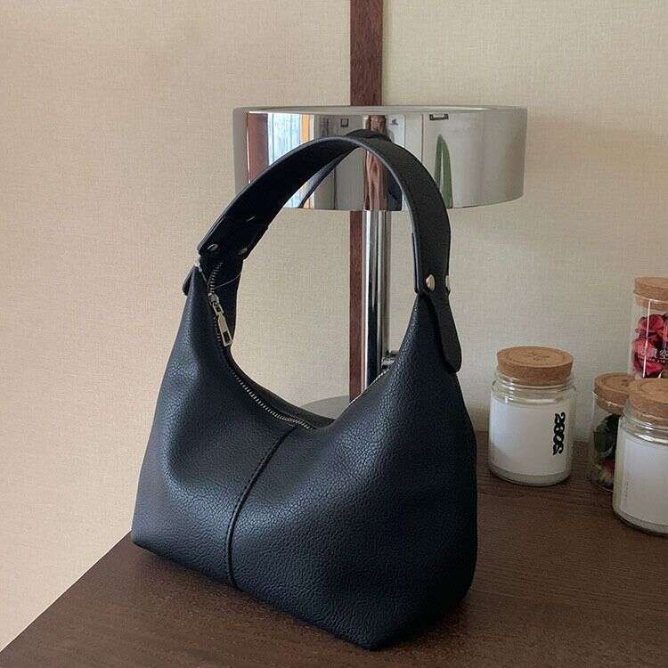 2025 New Fashion Underarm Korean Style Handbag Shoulder Large Capacity Versatile Women's Autumn Winter Small Crossbody Bag