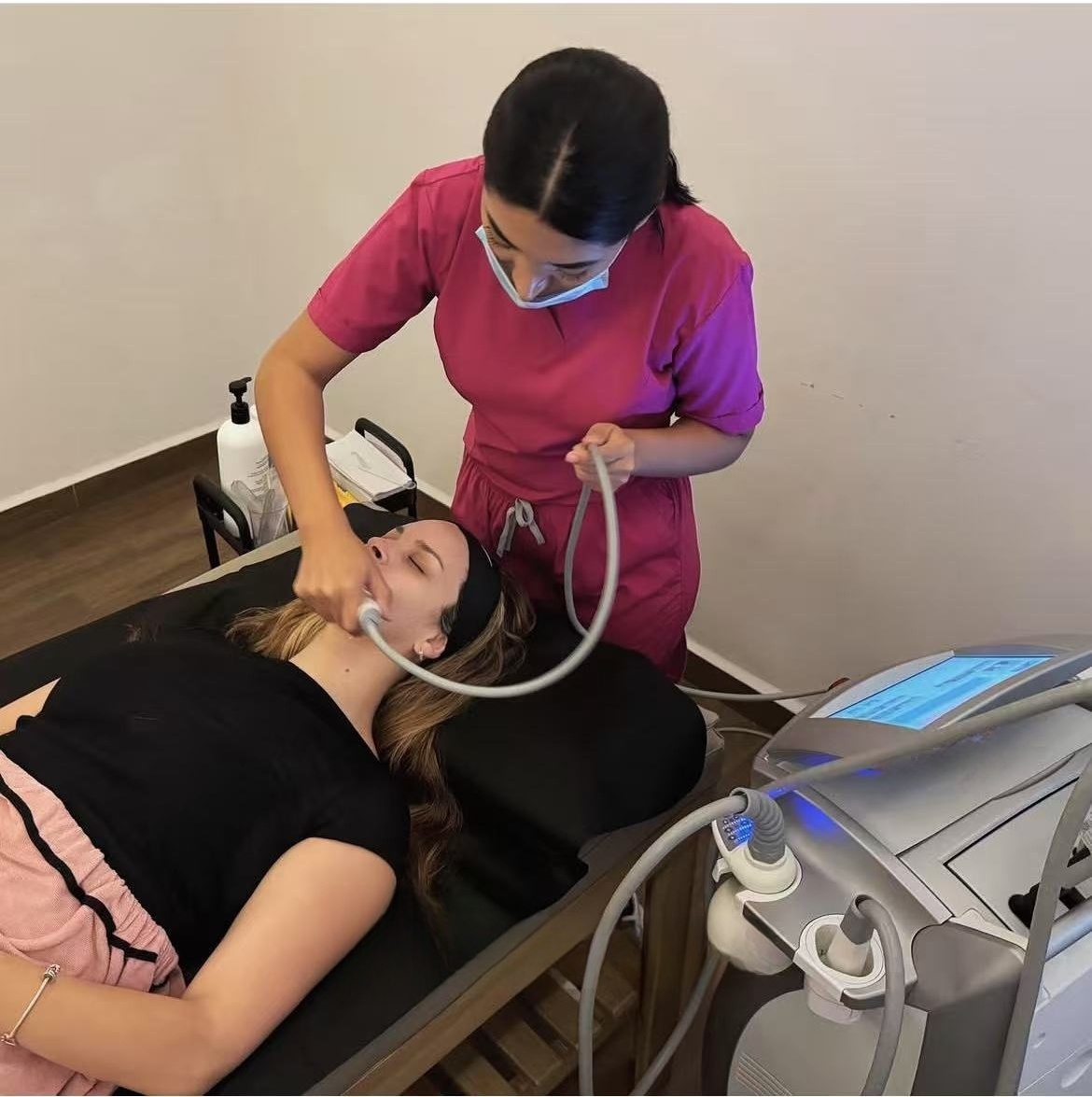 Multifunction Venus Legacy RF Anti-Aging Machine For Fat Reduction Body Shaping Skin Tightening and Facial Lifting Therapy in Spa and Clinic Settings