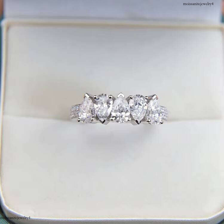 Customized Elegant Jewelry White Gold Five Pear Moissanite Dia High Quality for Wedding Ring