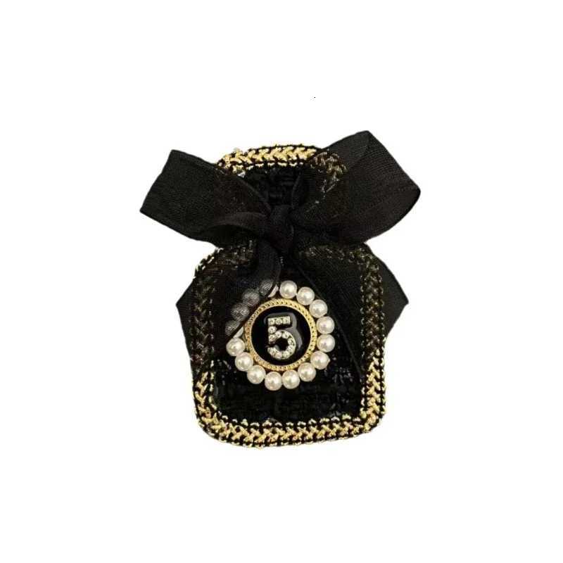 Korean Rhinestone Pearl Bow Brooches for Women Fabric Flower Badge High-end Fixed Clothing Lapel Pins Fashion Jewelry Gifts Y250809