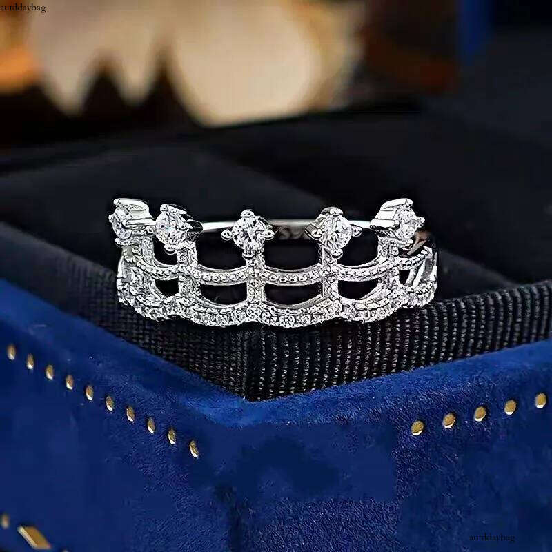 Choucong Ins Top Sell Elegant Wedding Rings Jewelry Genuine 100% Sterling Sier Pave Lab Moissanite Dia Eternity Lace King Women Crown Ring Gift