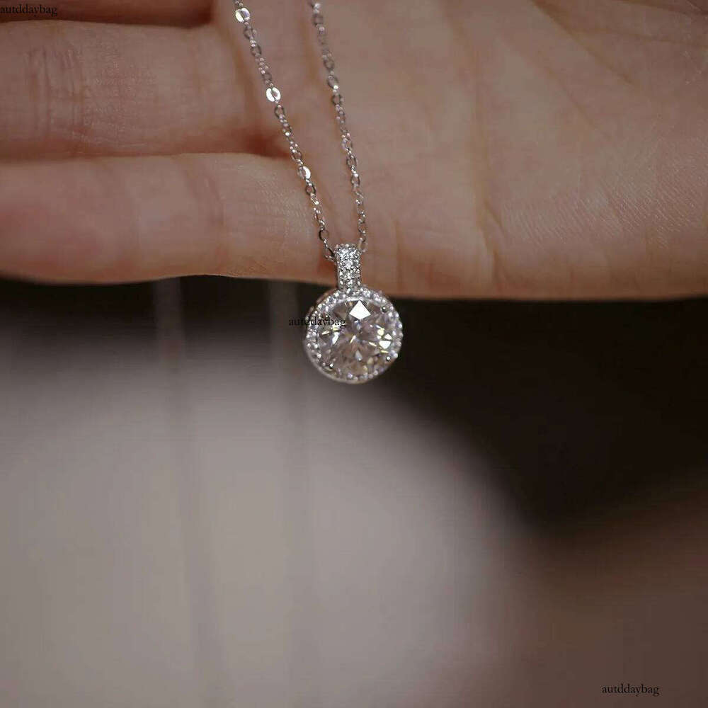 2025 Elegant Sparkling Ins Top Sell Circle Pendant Jewelry Sterling Sier Fill Round White 5A Cubic Zircon CZ Party Women Wedding Clavicle Necklace Gif