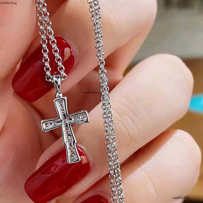 2025 Simple Fashion Cross Pendant Elegant Vintage Jewelry Sterling Sier Fill Pave White 5A Cubic Zircon CZ Dia Party Eternity Women Clavicle Necklace 
