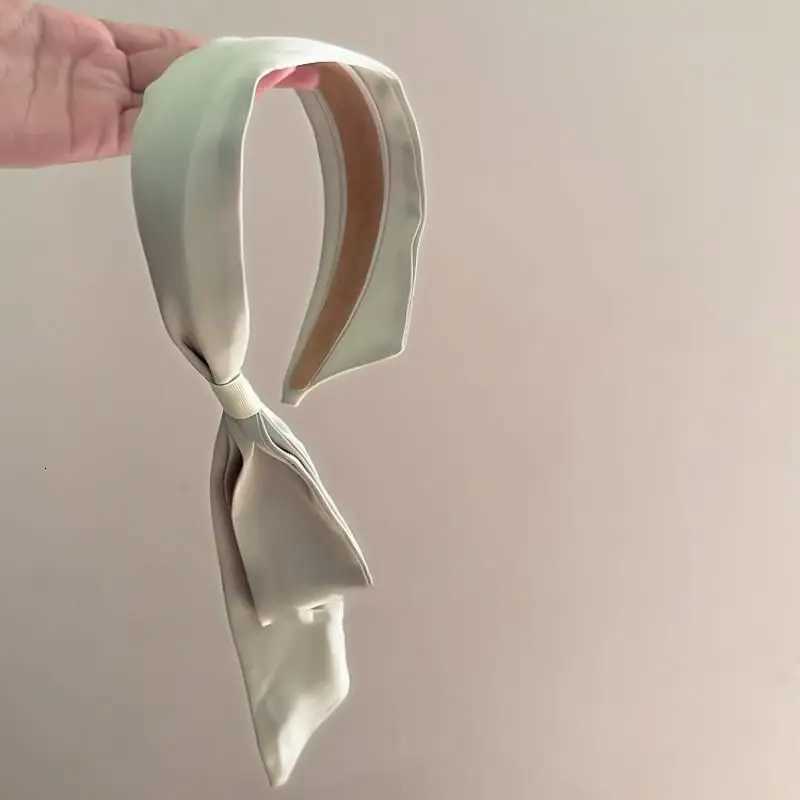 Korean Version of Sweet Integrated Band with Retro Design and Hand Accessories Y250809