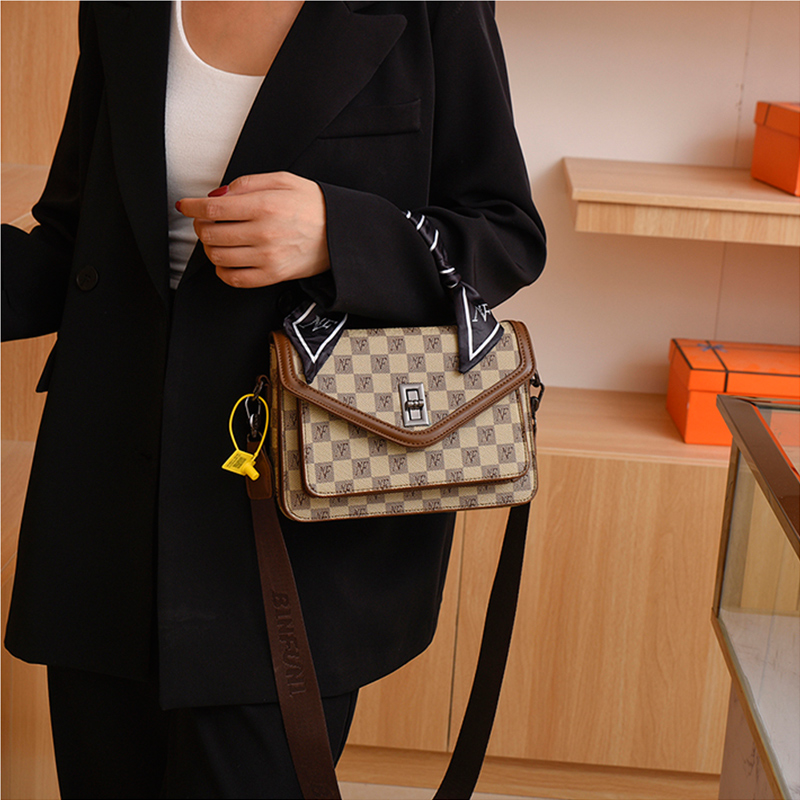New arrival: vintage checkered small bag, versatile and stylish, single shoulder messenger bag for women