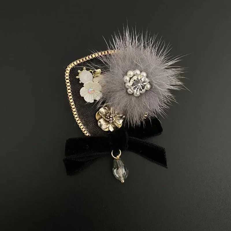 Korean Rhinestone Pearl Bow Brooches for Women Fabric Flower Badge High-end Fixed Clothing Lapel Pins Fashion Jewelry Gifts Y250809