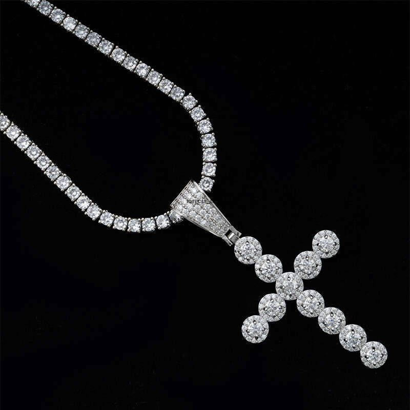 Hip-Hop Jewelry Hot-Selling Iced Out VVS Inlaid D Color Moissanite Cross Pendant