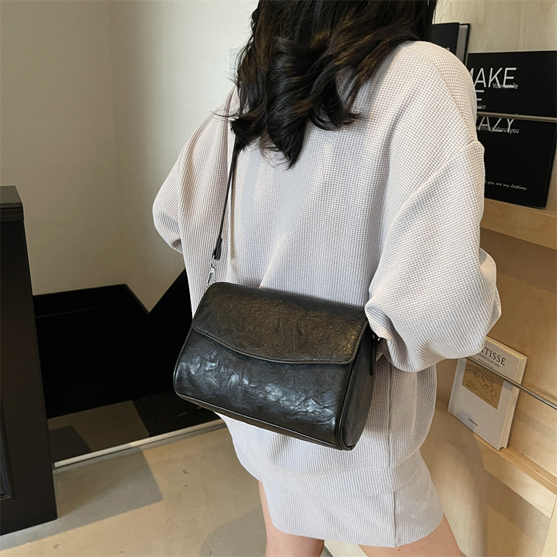 2025 autumn new elegant retro light luxury simple niche design versatile large capacity women's crossbody bag designer bag